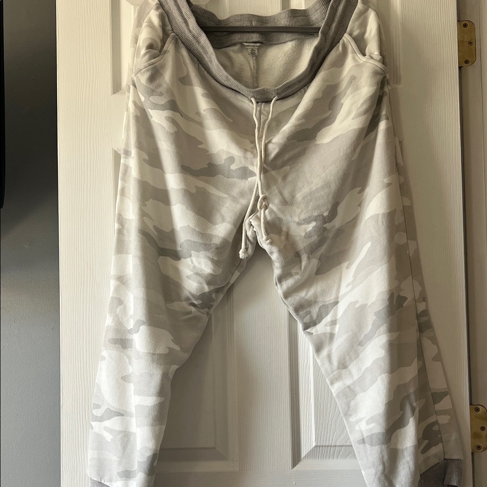 American Eagle Outfitters Light Gray Camo Joggers
